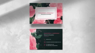 Projekt eleganckiej wizytówki dla kwiaciarni Marzanna – ciepła kolorystyka, florystyczna grafika i matowe wykończenie ze złoceniem. Wizytówka kwiaciarni Marzanna z florystyczną grafiką i elegancką typografią na tle jasnego papieru, wersja pozioma i pionowa